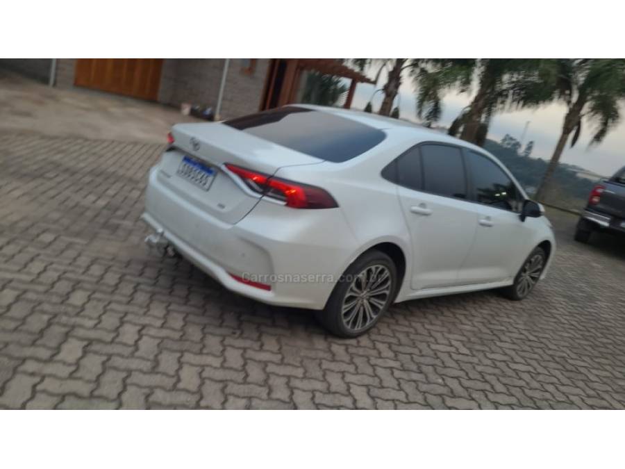 TOYOTA - COROLLA - 2022/2022 - Branca - Sob Consulta