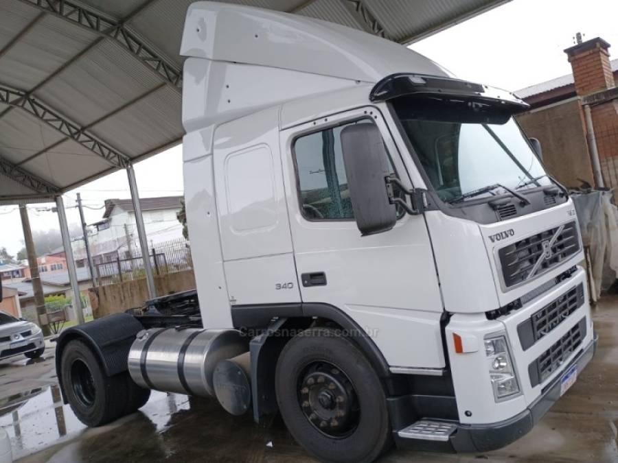 VOLVO - FM-12 - 2006/2006 - Branca - R$ 140.000,00