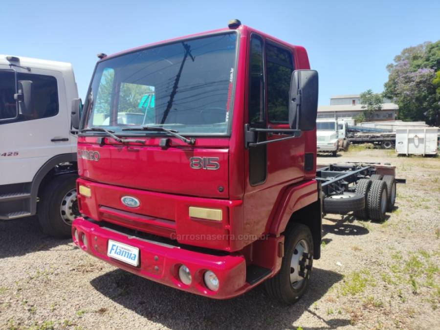 FORD - CARGO 815 - 2010/2011 - Vermelha - R$ 169.900,00