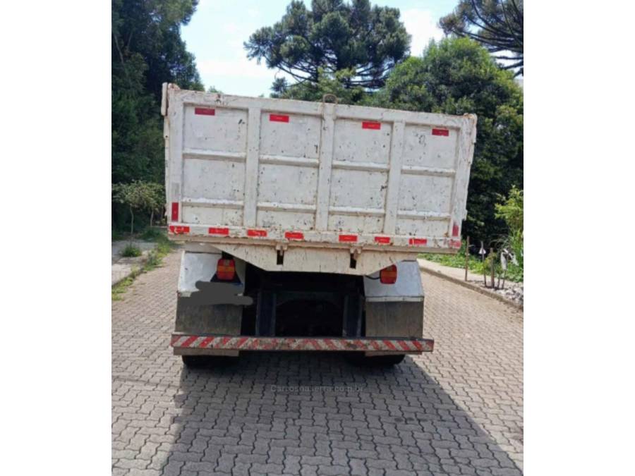 FORD - CARGO 2422 - 2011/2012 - Prata - R$ 310.000,00
