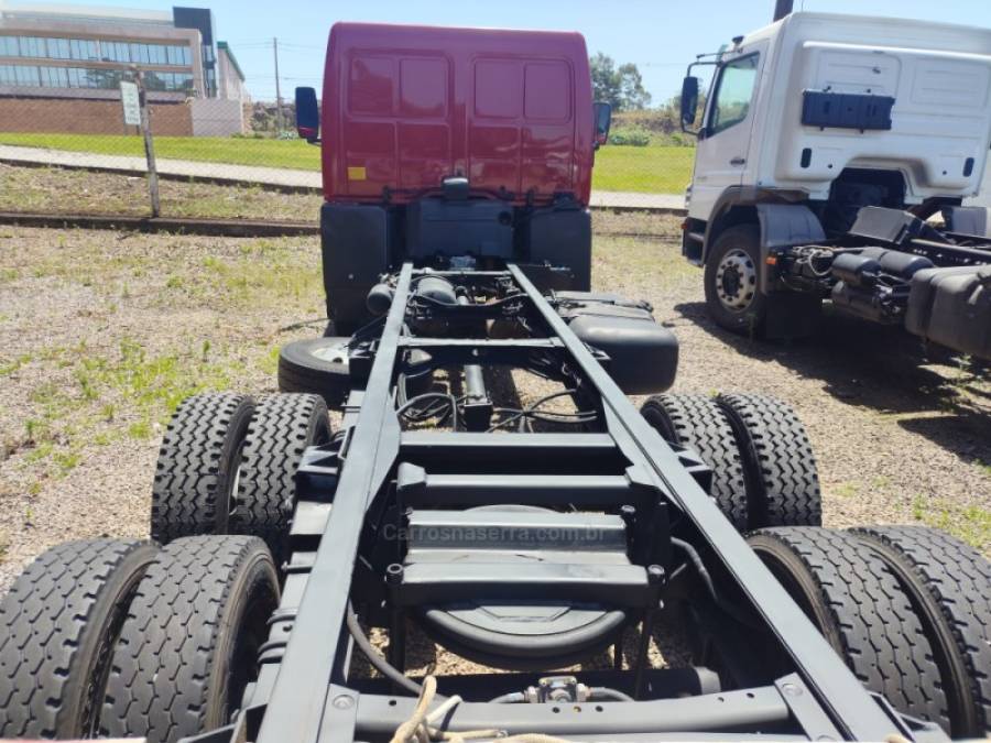 FORD - CARGO 815 - 2010/2011 - Vermelha - R$ 169.900,00