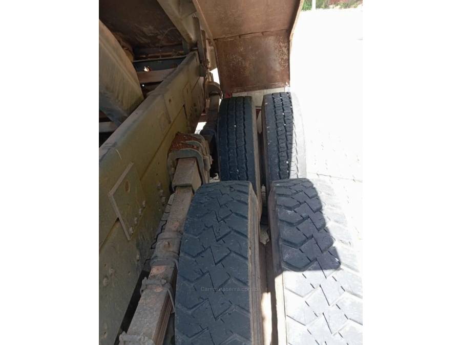FORD - CARGO 2422 - 2011/2012 - Prata - R$ 310.000,00