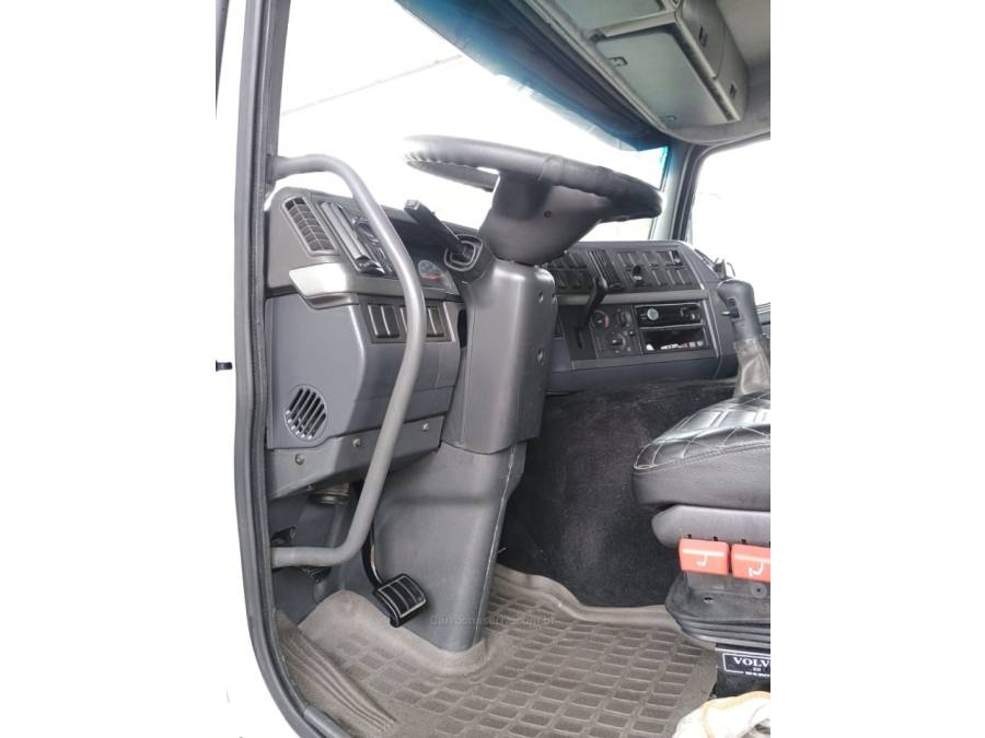 VOLVO - FM-12 - 2006/2006 - Branca - R$ 140.000,00