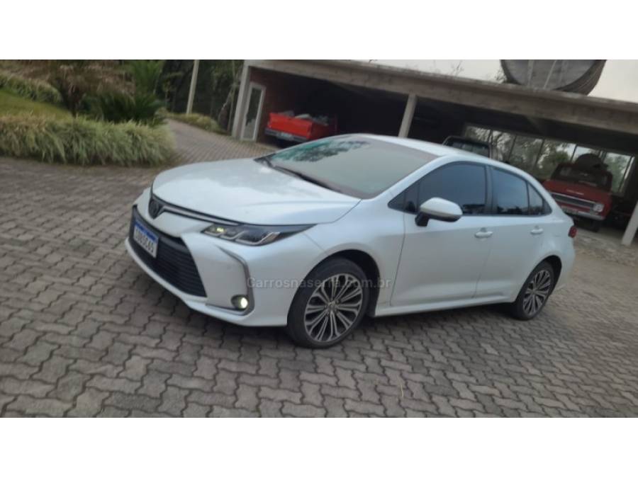 TOYOTA - COROLLA - 2022/2022 - Branca - Sob Consulta