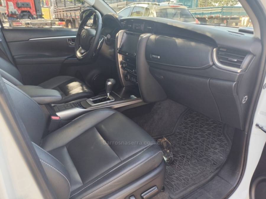 TOYOTA - HILUX SW4 - 2021/2021 - Branca - Sob Consulta