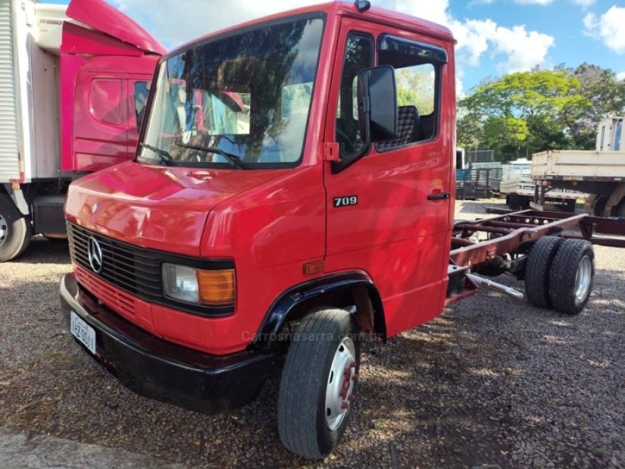 MERCEDES-BENZ - 709 - 1991/1992 - Vermelha - Sob Consulta