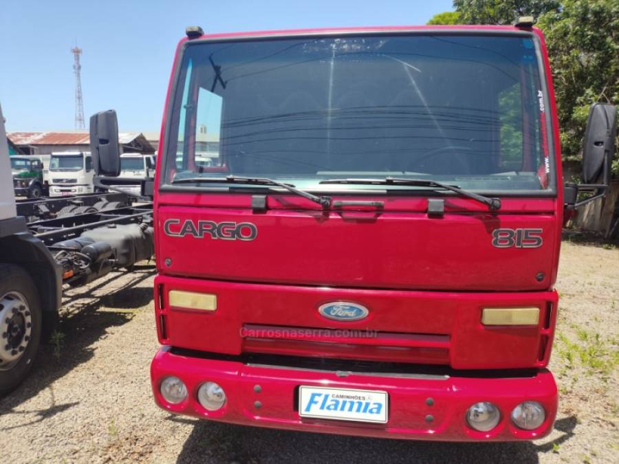 FORD - CARGO 815 - 2010/2011 - Vermelha - R$ 169.900,00