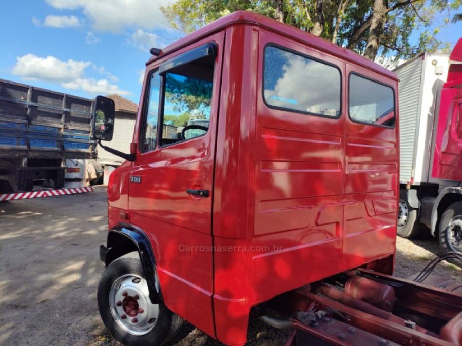 MERCEDES-BENZ - 709 - 1991/1992 - Vermelha - Sob Consulta